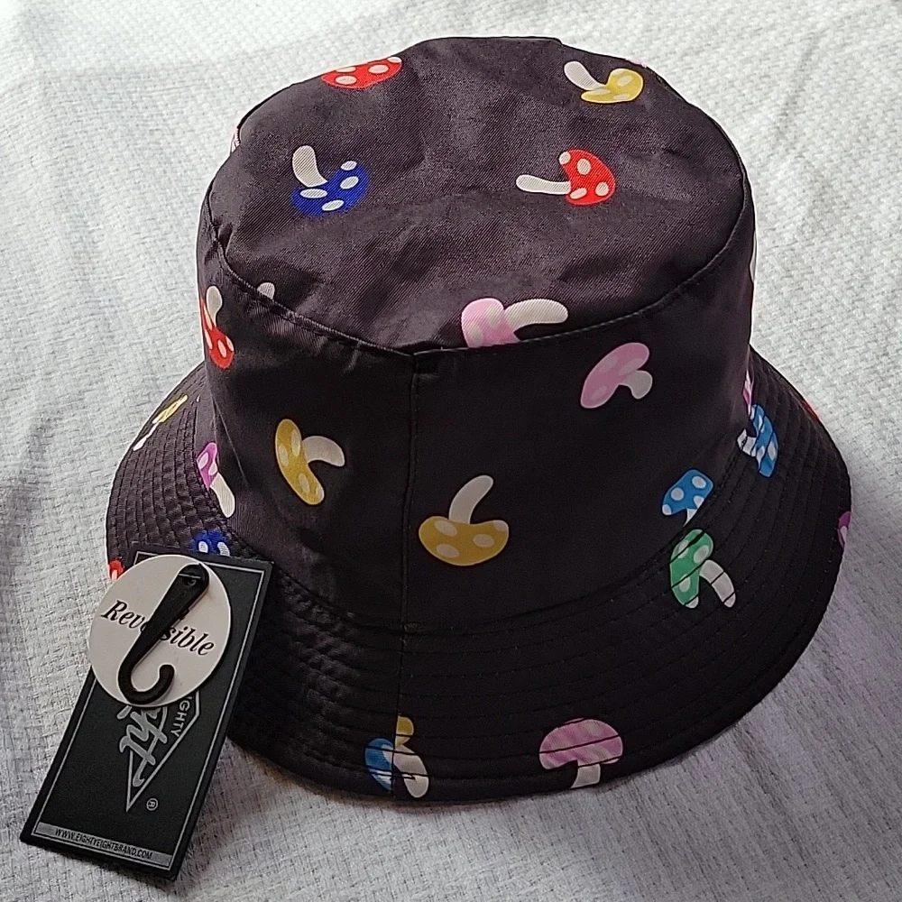 Eighty Eight Black Mushroom Reversible Bucket Hat Size Small NWT
